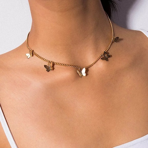 Jewelry - ⚜️[𝟯/$𝟭𝟴]⚜️5 Butterfly Charms Gold Choker NEW